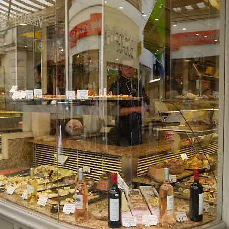 Vieille 2 - La Petite Maison A Safranier, 2 Bedrooms, Max 4 Adults And 2 Kids Daire Antibes