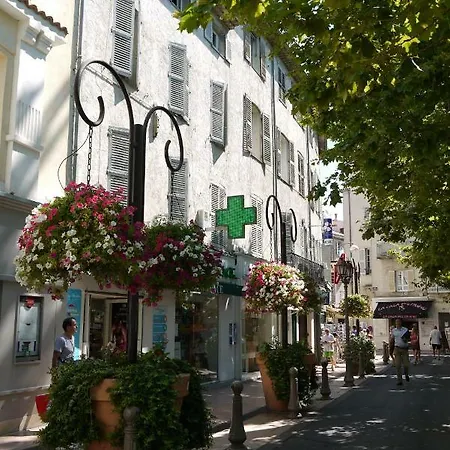 Vieille 2 - La Petite Maison A Safranier, 2 Bedrooms, Max 4 Adults And 2 Kids