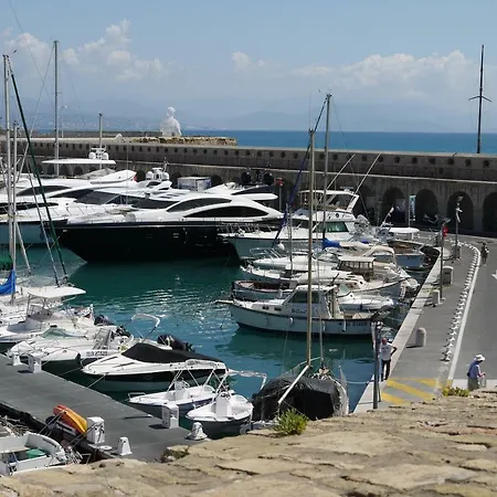 Vieille 2 - La Petite Maison A Safranier, 2 Bedrooms, Max 4 Adults And 2 Kids * Antibes