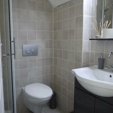 Vieille 2 - La Petite Maison à Safranier, 2 Bedrooms, Max 4 Adults&2 Kids