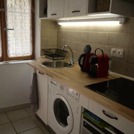Vieille 2 - La Petite Maison A Safranier, 2 Bedrooms, Max 4 Adults And 2 Kids Apartment