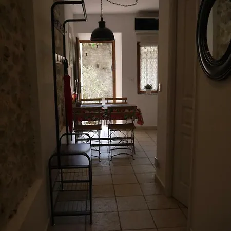 Appartement Vieille 2 - La Petite Maison à Safranier, 2 Bedrooms, Max 4 Adults&2 Kids *