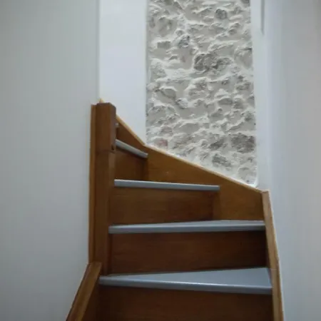 Vieille 2 - La Petite Maison A Safranier, 2 Bedrooms, Max 4 Adults And 2 Kids Daire *