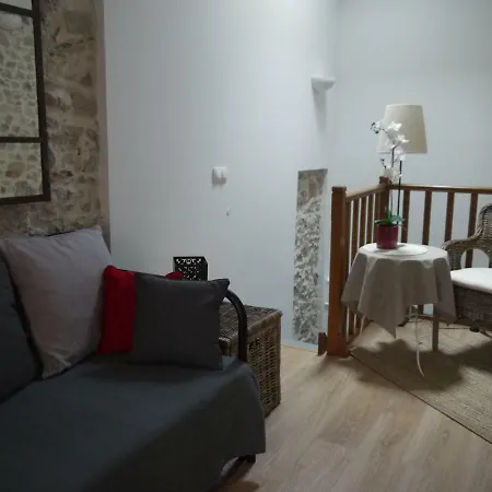 Vieille 2 - La Petite Maison à Safranier, 2 Bedrooms, Max 4 Adults&2 Kids