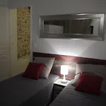 Vieille 2 - La Petite Maison A Safranier, 2 Bedrooms, Max 4 Adults And 2 Kids