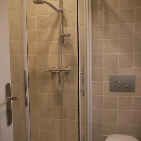 Vieille 2 - La Petite Maison A Safranier, 2 Bedrooms, Max 4 Adults And 2 Kids