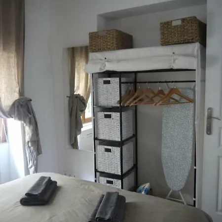 Apartment Vieille 2 - La Petite Maison A Safranier, 2 Bedrooms, Max 4 Adults And 2 Kids