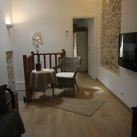 Apartment Vieille 2 - La Petite Maison A Safranier, 2 Bedrooms, Max 4 Adults And 2 Kids