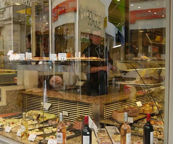 Vieille 2 - La Petite Maison à Safranier, 2 Bedrooms, Max 4 Adults&2 Kids Appartamento Antibes