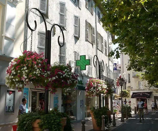 Vieille 2 - La Petite Maison A Safranier, 2 Bedrooms, Max 4 Adults And 2 Kids