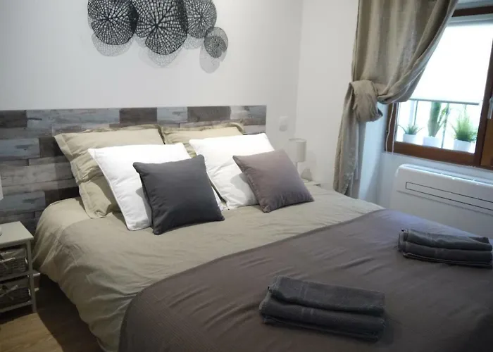 Vieille 2 - La Petite Maison à Safranier, 2 Bedrooms, Max 4 Adults&2 Kids