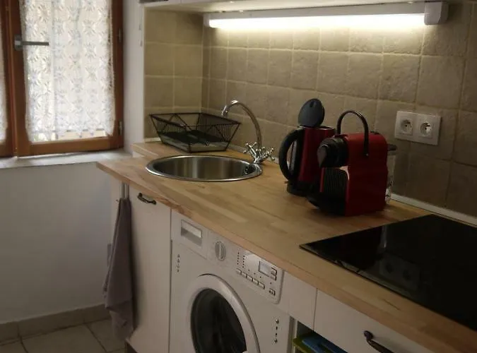 Vieille 2 - La Petite Maison à Safranier, 2 Bedrooms, Max 4 Adults&2 Kids Appartamento