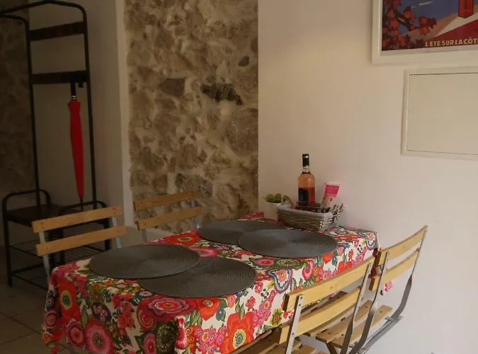 Vieille 2 - La Petite Maison A Safranier, 2 Bedrooms, Max 4 Adults And 2 Kids Апартаменти Антіб