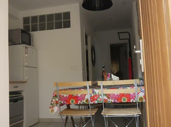 Апартаменти Vieille 2 - La Petite Maison A Safranier, 2 Bedrooms, Max 4 Adults And 2 Kids *