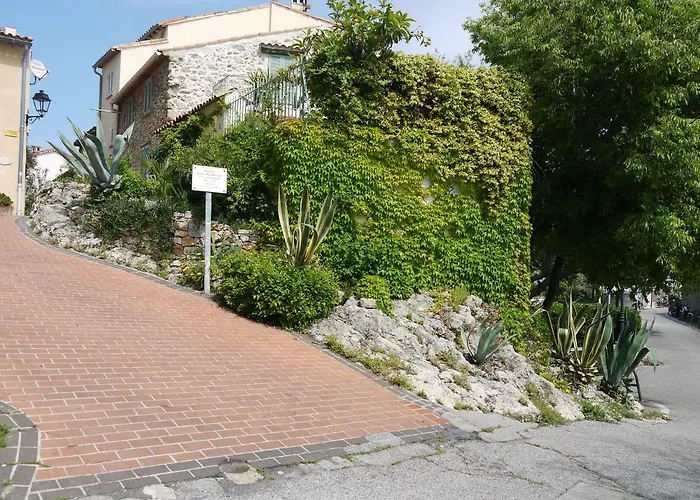 Vieille 2 - La Petite Maison A Safranier, 2 Bedrooms, Max 4 Adults And 2 Kids *